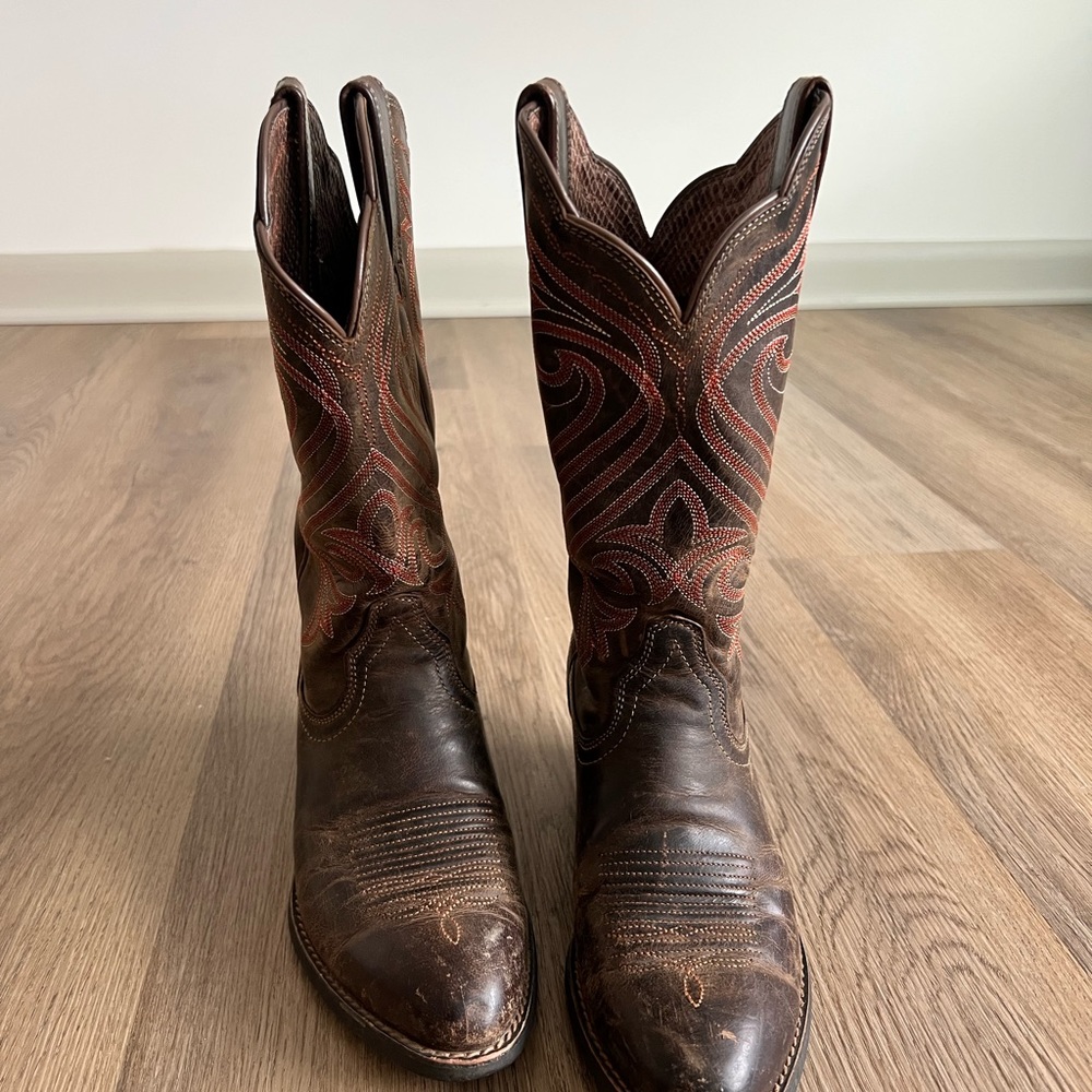 Heeled Ariat cowgirl boots